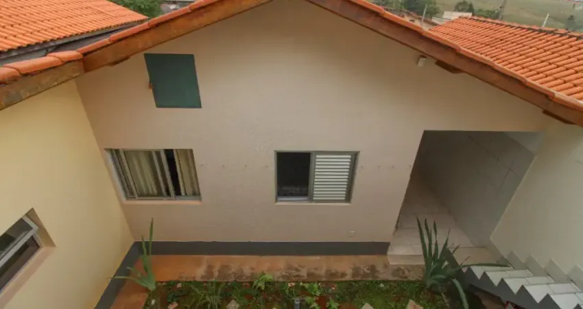 Casa com 165 m²/ 3 Dorm./ Suíte/ Área Gourmet/ Só 385 mil/ Jd. Montreal