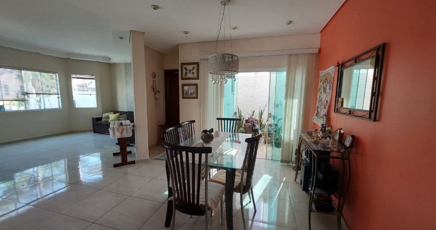 Casa Condomínio Ibiti Do Paço/ 3 Dorm./ 4 Vagas/ Quintal Amplo/ Só 950 mil