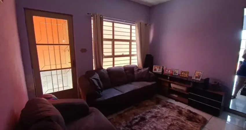 Oportunidade! Sobrado podendo ser 02 casas/ Espaço gourmet/ Permuta por chacara