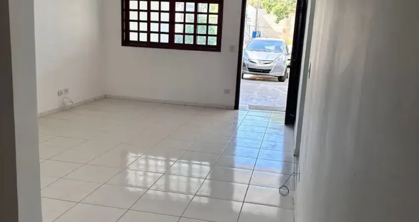 Casa térrea/ 151 m²/ 3 Suítes/ Área gourmet/ Quintal/ Ac. Av Ipanema/ Só 618 mil