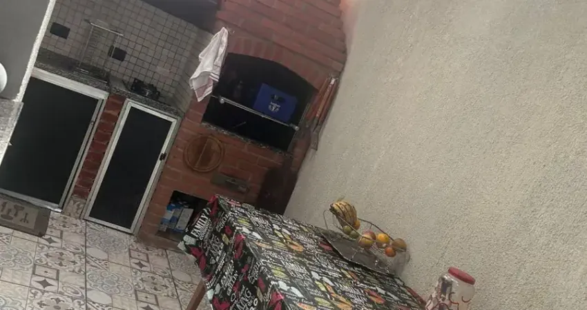 Sobrado em cond. com 102 m²/ 3 Dorm./ Área Gourmet/ Lavabo/ Jd. São Conrado