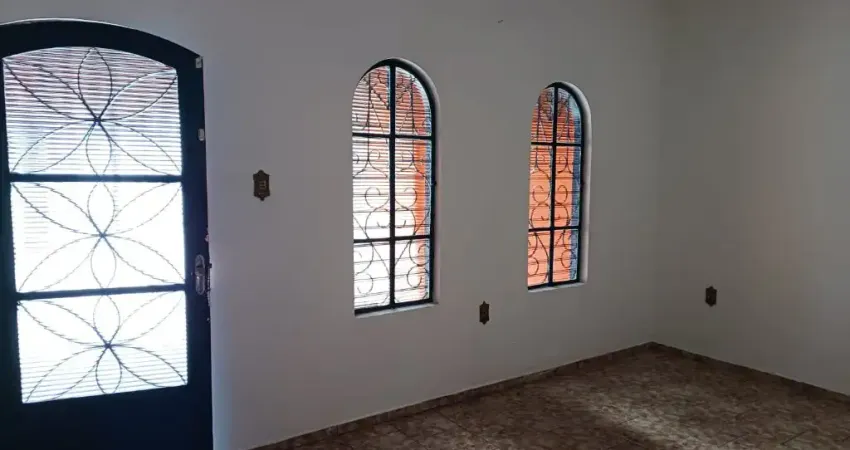 Casa à venda/ 2 Dorm./ Suíte/ Ótima localização/ Ac. Av. Itavuvu/ Só R$ 310 mil