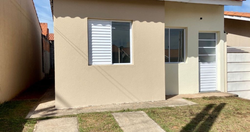 Casa térrea nova em condomínio/ 2 Dorm./ Quintal/ Ac. Av. Itavuvu/ Só R$ 243 mil