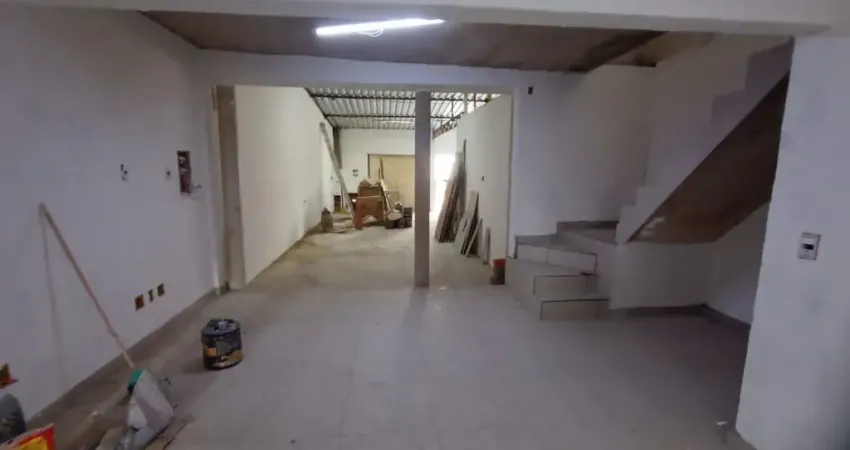 Salão comercial com casa/ 228 m²/ 3 Dorm./ Suíte/ Ac. Av. Adão Pereira Camargo
