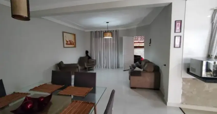 Casa à venda/ 3 Dorm./ Suíte/ 3 Vagas/ Ac. Dr. Américo Figueredo/ Só 371 mil