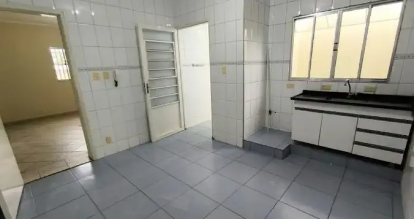 Apto térreo com quintal/ 71 m²/ 2 Dorm./ 2 Vagas/ Jd. Simus/ Só 250 mil