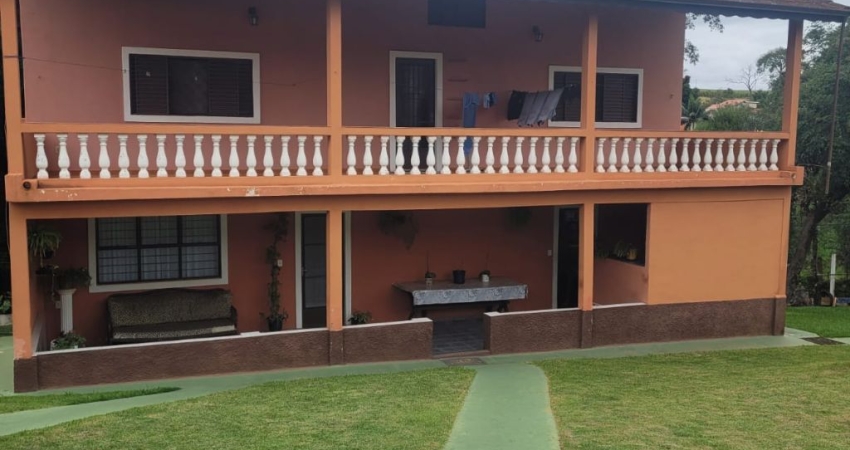 Chácara à venda/ 2.406 m²/ 4 Dorm./ Área gourmet/ Pomar/ Só 724 mil