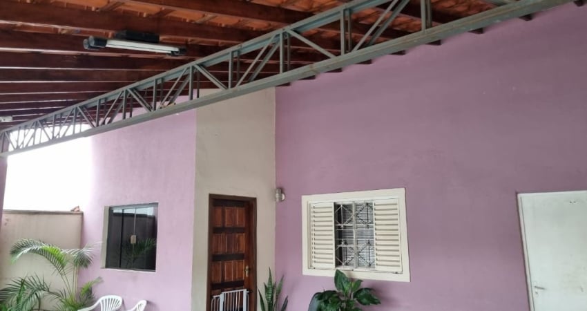 Casa com 130 m²/ 2 Dorm./ Edícula/ Central Parque/ Só R$ 325 mil