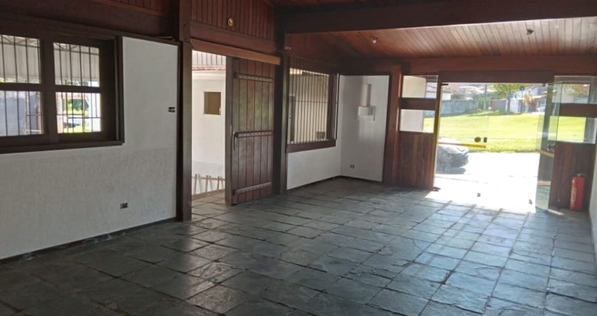 Salão com 180 m² de área construída/ Pátio amplo até 12 vagas/ Jd. Vera Cruz
