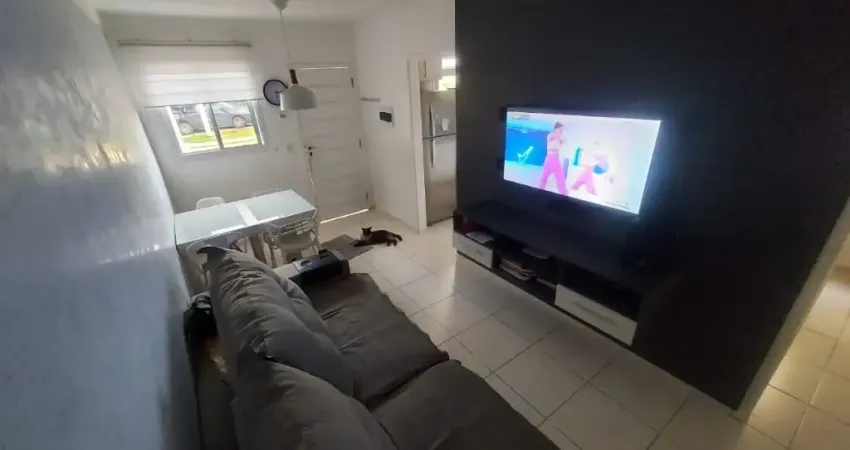 Casa térrea em cond./ 2 Dorm./ Lazer completo/ Ac. Américo Figueredo/ Só 371 mil