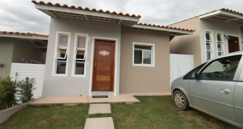 Casa térrea Condomínio/ 2 Dorm./ 2 Vagas/ Ac. Américo Figueredo/ Só R$ 290 mil