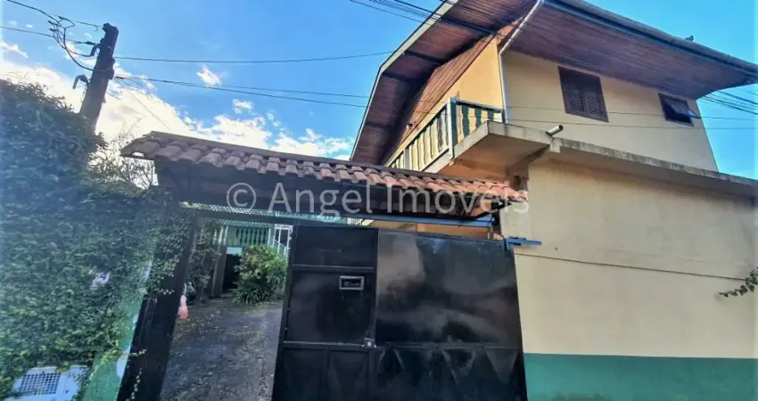 2 CASAS COM ÁREA DE LAZER PRÓXIMO AO CENTRO DA CIDADE