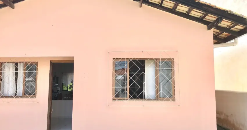 ? ótima casa com  terreno grande — a apenas 10 minutos da praia central