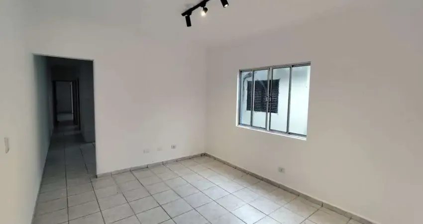 Casa sobreposta alta 2 dormitórios, sendo 1 suíte, ótima localização