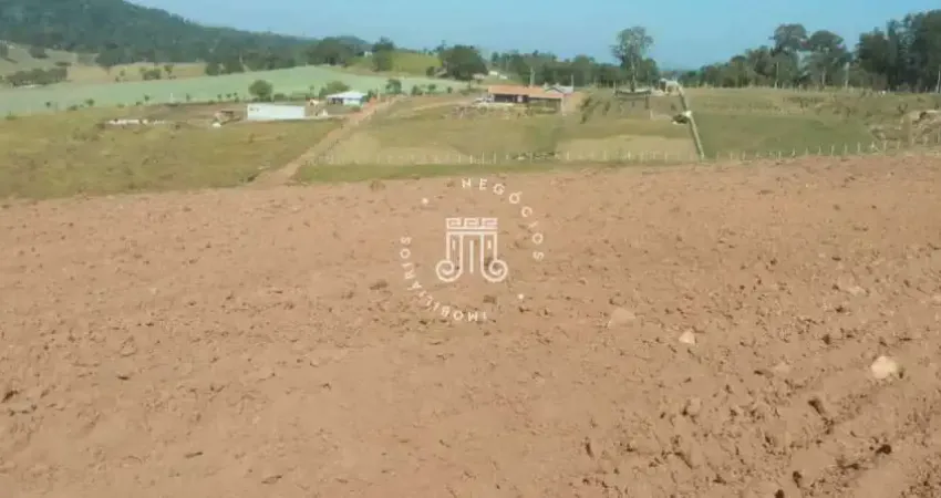 TERRENO RURAL A VENDA NO BAIRRO MARACANÃ EM JARINU/SP COM LAGO E NASCENTE.