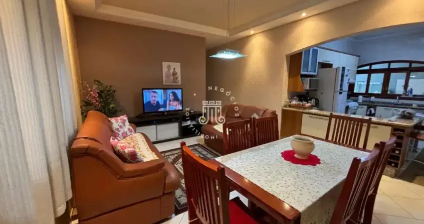 Casa térrea à venda com 03 dormitórios (01 suíte) localizado no bairro vila progresso em jundiaí-sp.