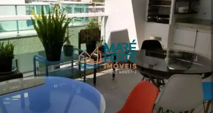 Ampla cobertura com terraço, vista parcial para o mar