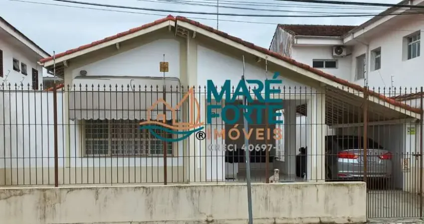Oportunidade de casa no centro! Próximo a orla e ao centro comercial