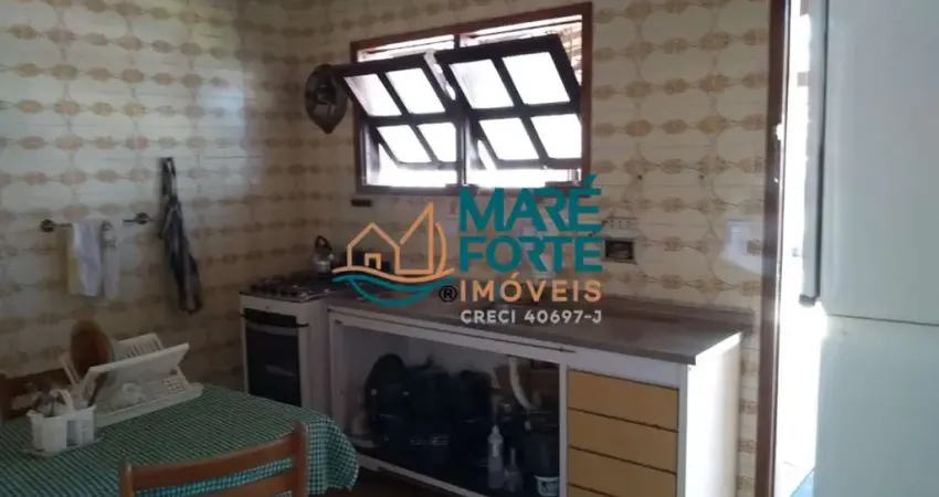 Casa próxima a praia da Enseada para investimento ou moradia!