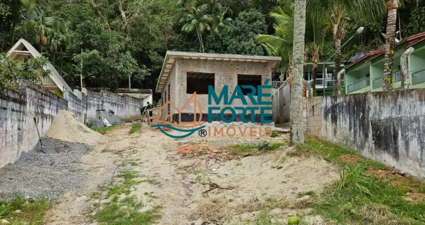 Chácara de 2874m2 no Saco da Ribeira, já iniciado construção, a 700m da praia do Lázaro!!