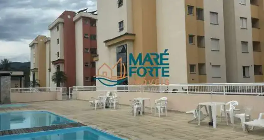 Apartamento com 2 dormitórios em condomínio com área de lazer.