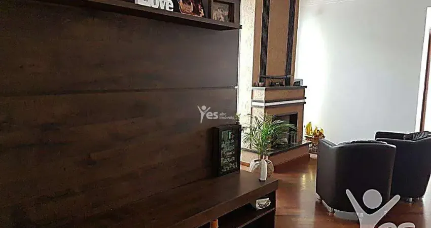 Sobrado com 03 dormitórios sendo 02 suítes e 04 vagas de garagem - no bairro jardim.