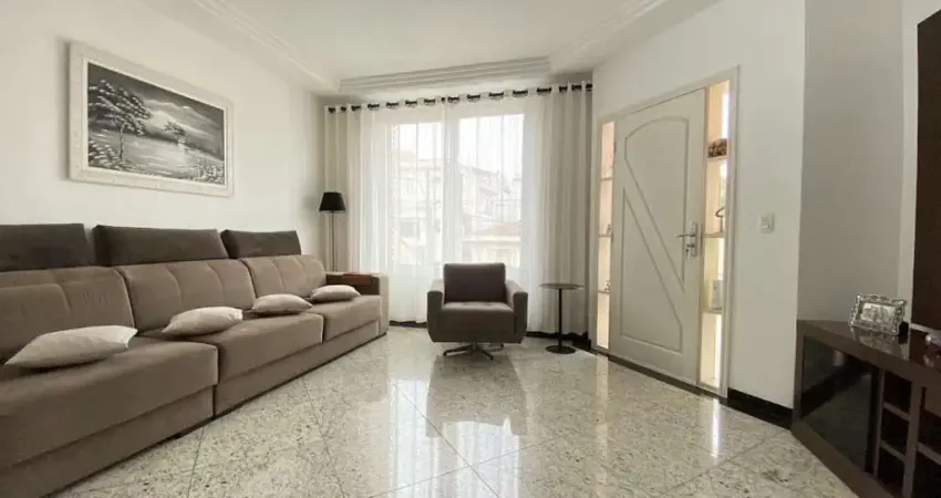 Sobrado espaçoso à venda na vila floresta em santo andré com 03 dormitórios e 05 vagas!