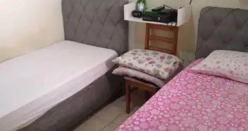 Sobrado com 02 quartos, 02 vagas e quintal, localizado no jardim paraiso em santo andré.