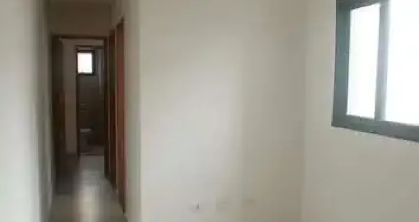 Cobertura em prédio de condomínio baixo 52 + 52 m2 distribuídos em;