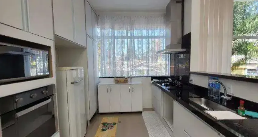 Sobrado semi mobiliado a venda semi mobiliado com 250m² de área construída, sendo 3 dormitórios, 1 suíte, 5 banheiros, piscina e 4vagas de garagem - bairro jardim - santo andré - sp