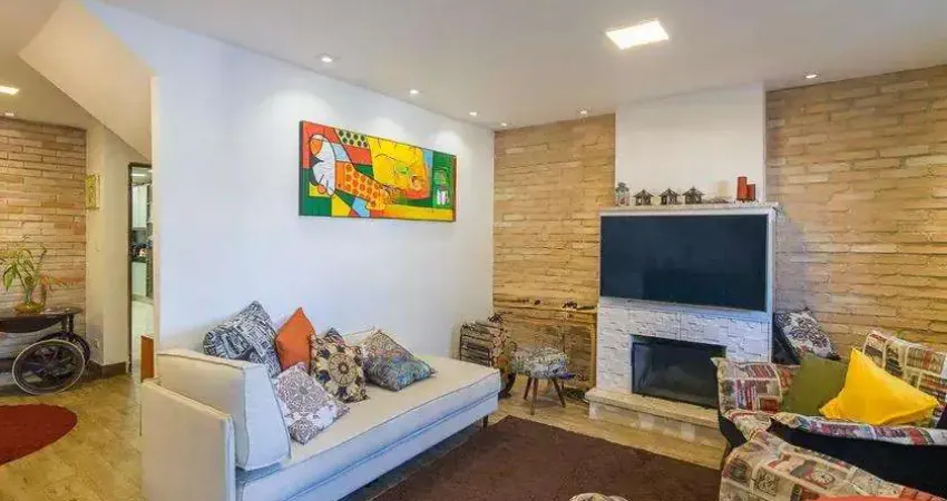 Casa à venda com 3 quartos, sendo 1 suíte, e 4 banheiros no total, sala , cozinha e 3 vagas de garagem no bairro vila floresta em santo andré.