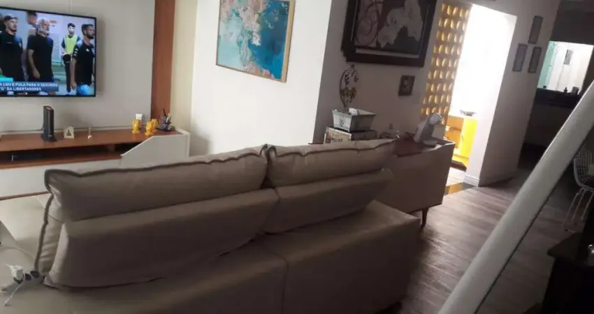 Excelente sobrado com 194 m² de área construída, 3 dormitórios sendo uma suite, 3 banheiros e 3 vagas de garagem, vila valparaíso, cuidadosamente distribuídos em um ambiente harmonioso e