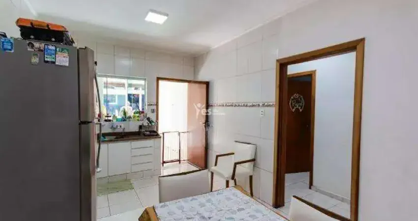 Casa térrea a venda com 176m², sendo 2 dormitórios, 2 banheiros, área de serviço, quintal e 3 vagas de garagem, no bairro campestre em santo andré