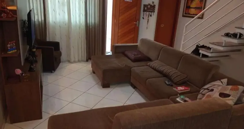 Sobrado à venda no jardim utinga | 140m² | 3 dorms, suíte com sacada e espaço gourmet