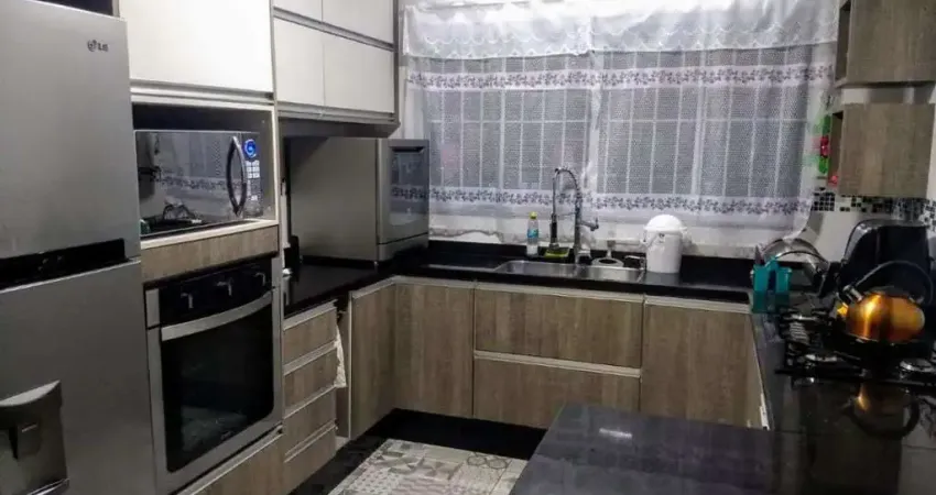 Sobrado à venda com 3 dormitórios e 2 vagas, 120m² no bairro  santa maria
