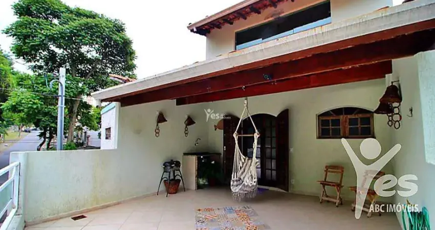 Sobrado, 03 dormitórios, 02 vagas, com planejados, varanda ampla, vila floresta.