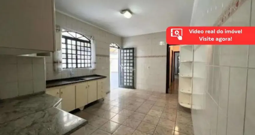 Casa com 2 quartos à venda na Rua Balsaminas, 56, Vila Vitória, Santo André