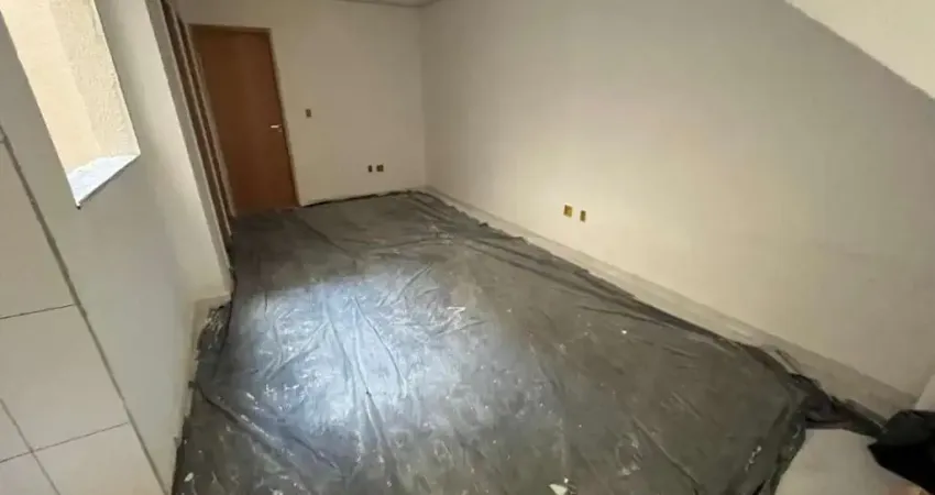 Apto baixo condomínio no jardim irene com sala, cozinha, quintal e 2 dormitórios em um dos melhores locais do bairro com vasto comércio e transporte publico