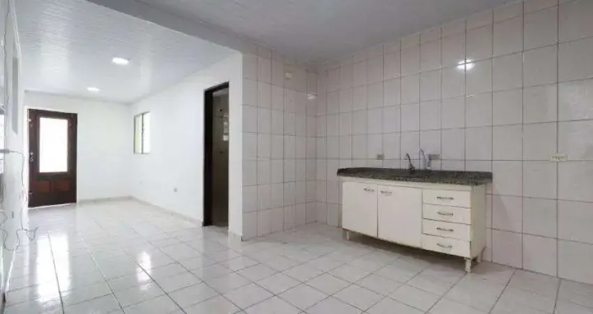 Aluguel de casa térrea em vila bastos, santo andré - 135m² -  2 dormitórios, 1 banheiro , área de serviço e sala de estar.