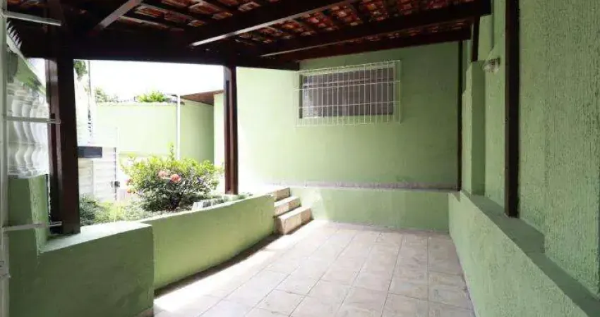 Aluguel de casa térrea em vila bastos, santo andré - 135m² - 2 dormitórios, 1 banheiro , área de serviço e sala de estar.