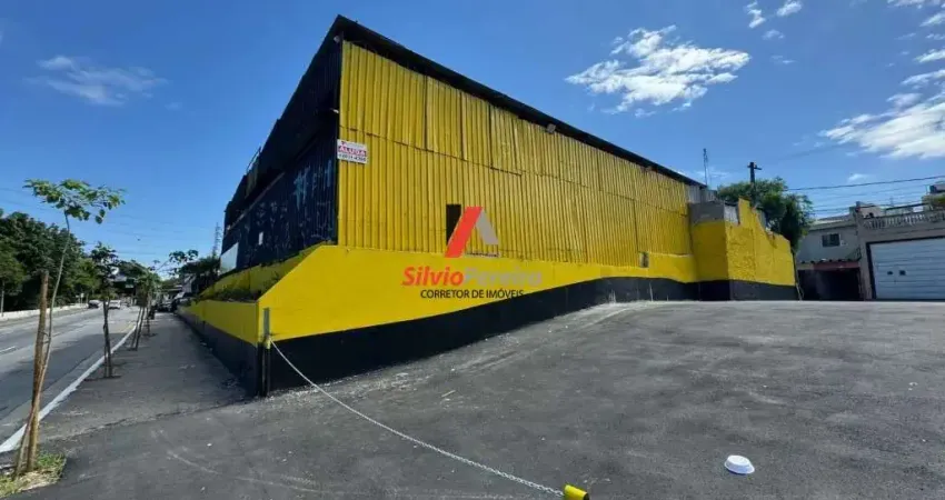 Terreno bem localizado  para locação, 1050 m² com cobertura parcial