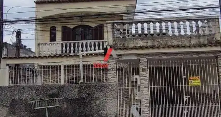 Casa à venda no itaim paulista – 4 dormitórios (2 em cima e 2 embaixo), escriturada, com móveis planejados, jardim na entrada e quintal amplo!