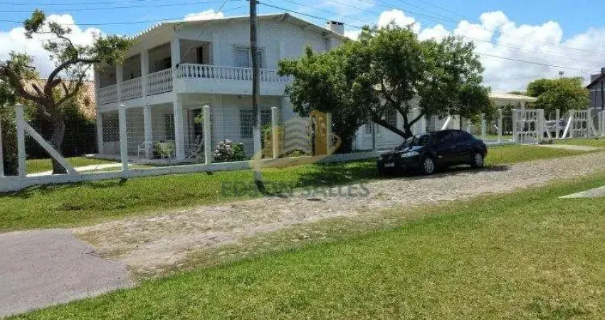 Casa à venda na Avenida Porto Alegre, 984, Centro, Imbé
