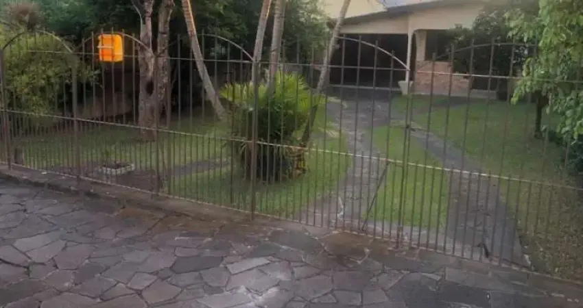 Casa com 3 quartos à venda na Rua do Parque, 92, Vila Parque Brasília, Cachoeirinha