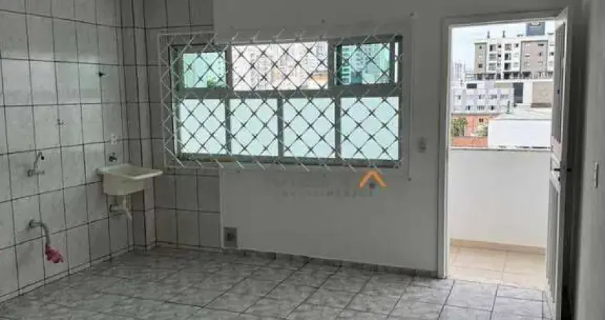 Apartamento de 1 dormitório para locação anual no centro de Balneário