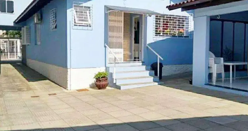 Casa à venda , 4 dormitórios,2 suítes, closet, terreno 594m²,  vaga para 9 carros, Potencial Comercial para Residencial Geriátrico, Bairro Medianeira