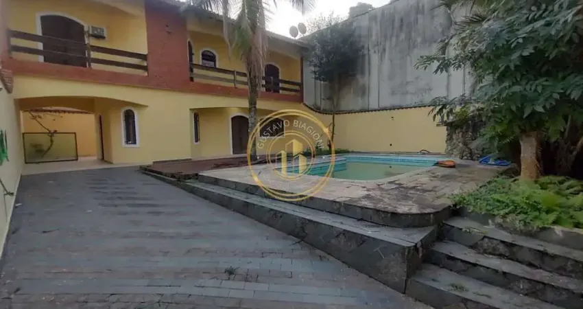 Casa com 3 dorms, Centro, Mongaguá - R$ 800 mil, Cod: 2882