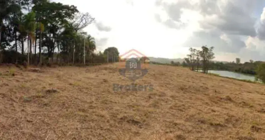 Terreno plano 2.200 m² pé na água em Água Preta  -  Jarinu