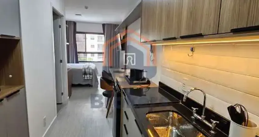 Studio de 24m2 totalmente reformado próximo ao metrô do Brooklin por R$ 550mil.