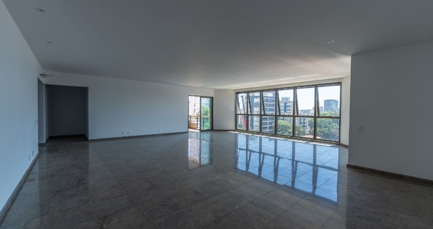 Apartamento reformado, sol da manhã, no coração do Cambuí